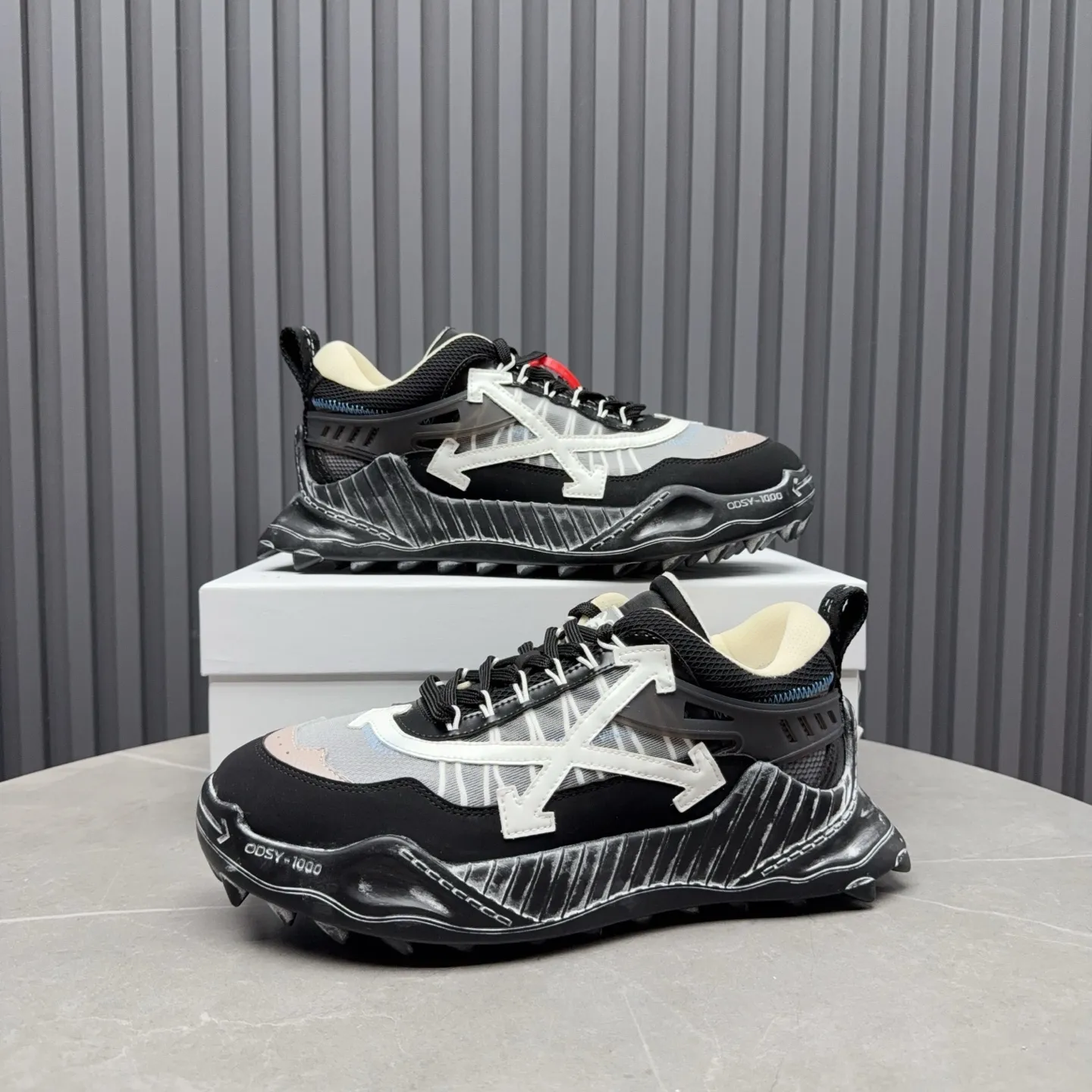 【OFF WHITE】P: 680💰Couple model, Size: Female 35-40; Male 39-44 (customized at 45.46) 2025SS trendy brand OFF WHITE classic popular model, combined outsole, official website original 1:1 developed top-level copy, ️Selected imported high-mercerized matte cowhide splicing breathable mesh ✔️Breathable lining, breathable and comfortable, simple and personalized design, official website rubber outsole.